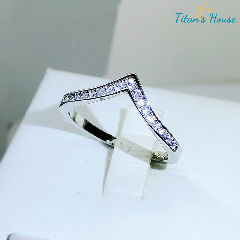 Nhẫn Unisex đá Zircon hình chữ V Titan- Titan's House - N011T