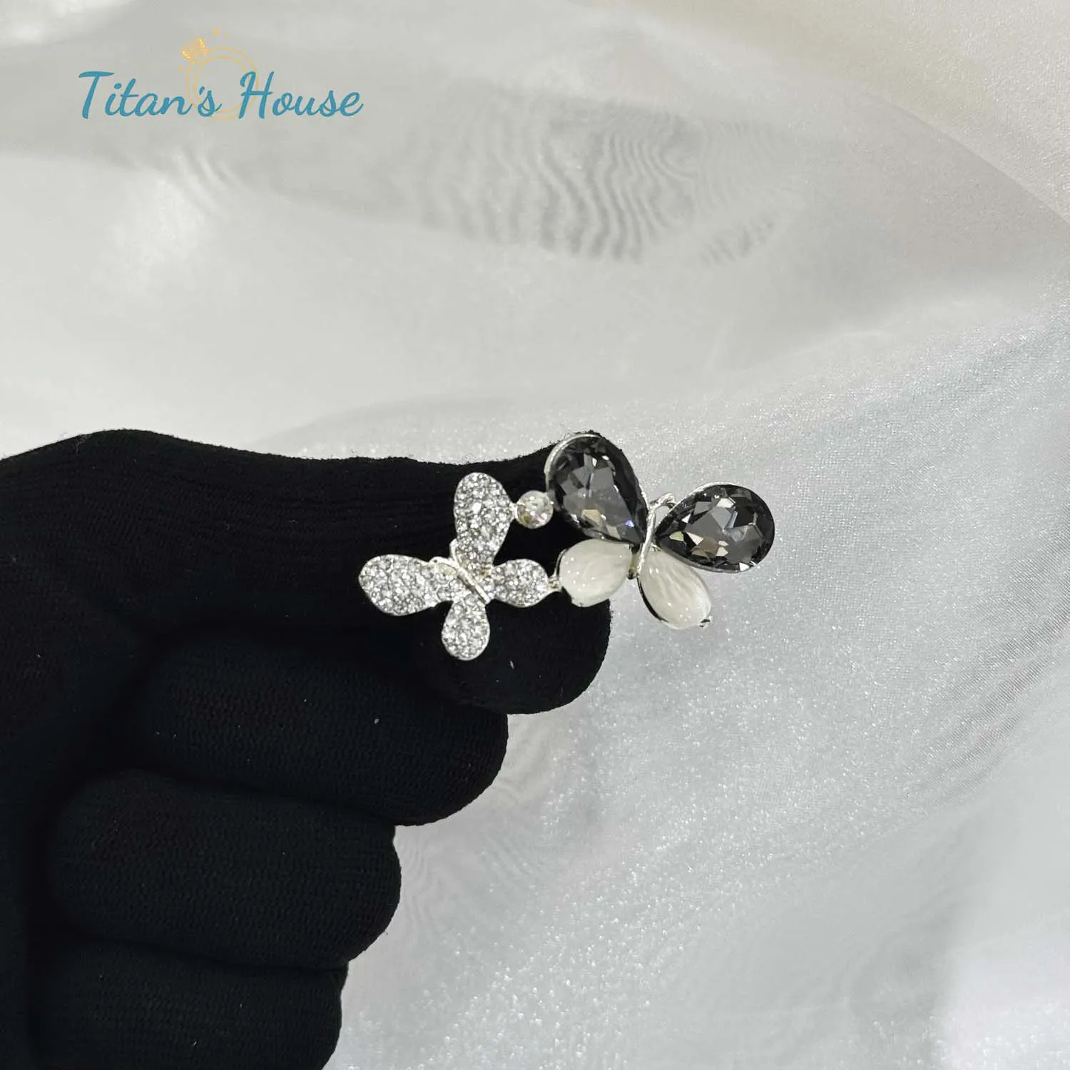  Trâm cài áo biểu tượng đôi bướm Titan - Titan's House - TC008T