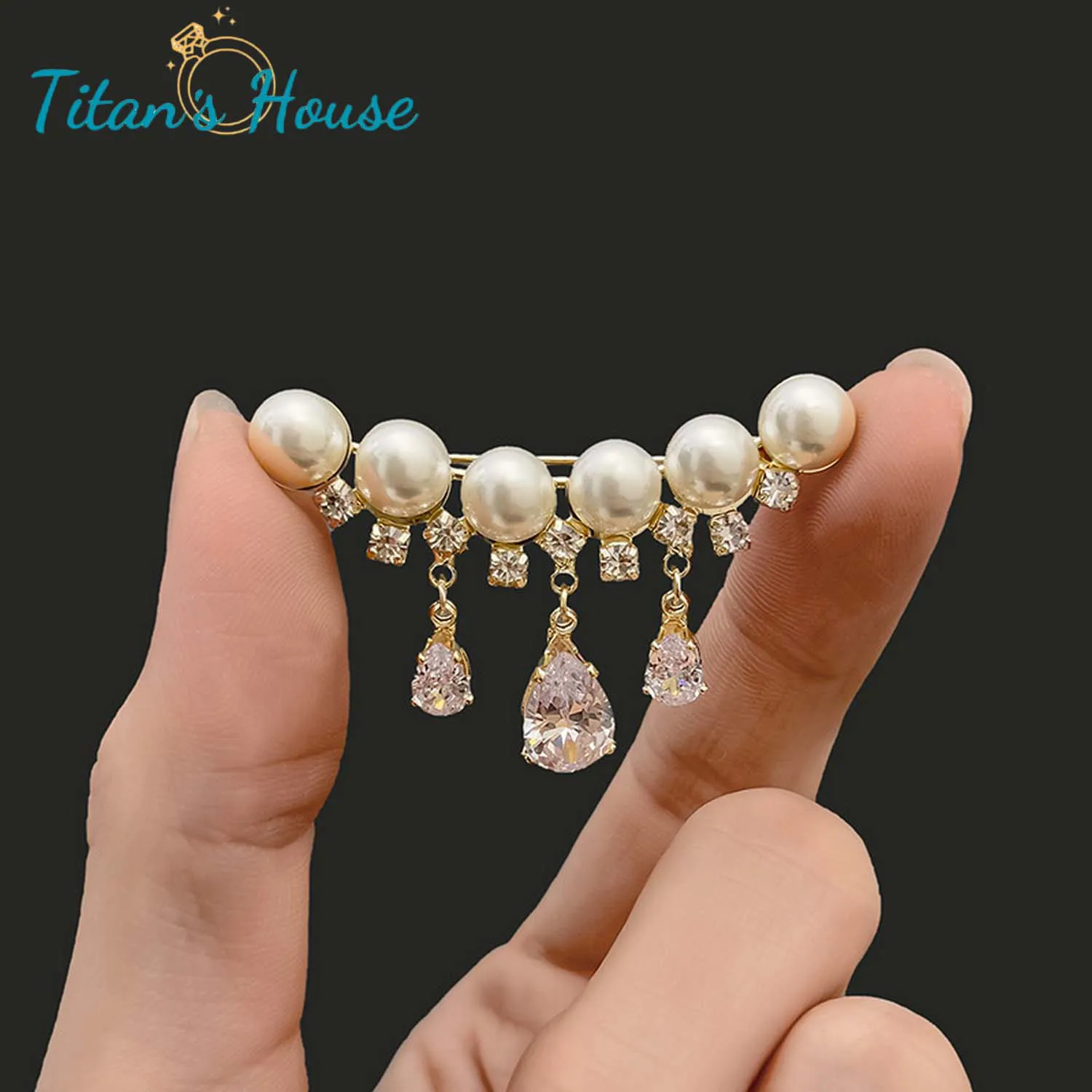 Trâm cài áo 6 viên ngọc - Titan - Titan's House - TC012T