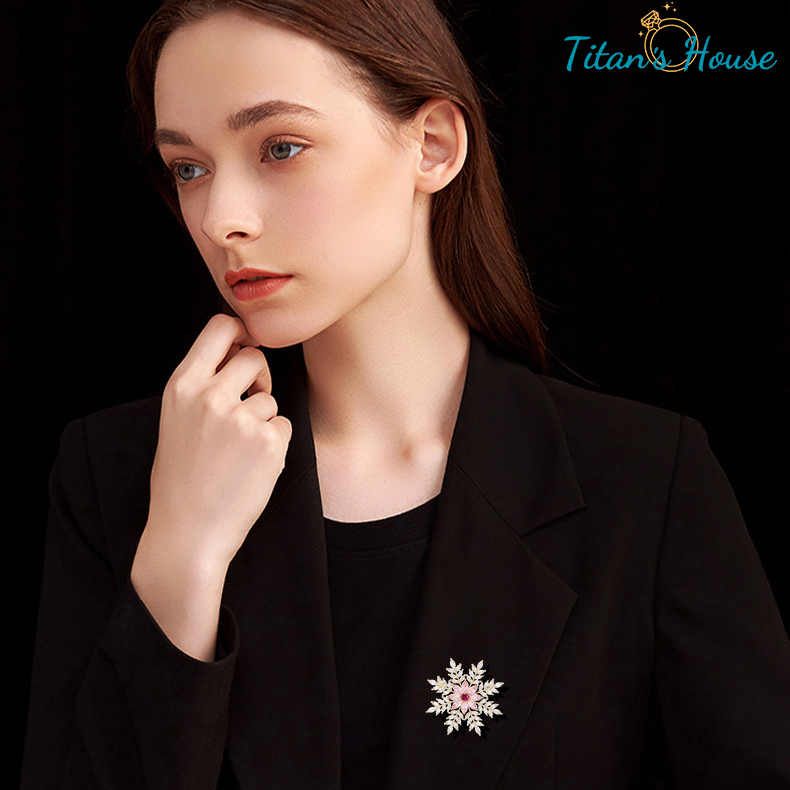 Trâm cài áo full đá Zircon bông tuyết cách điệu cao cấp - Titan's House - TC026T